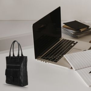 Elegante Damen Schultertasche mit Fronttaschen und Tragegriffen schwarz - geräumig und bürotauglich