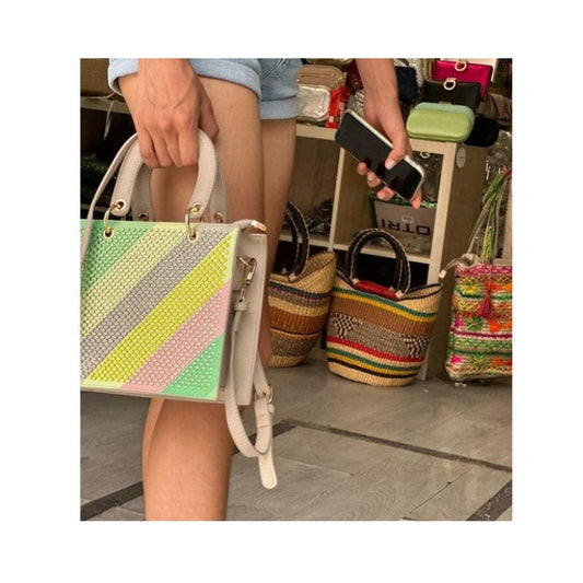 Damen Handtasche im bunten Design mit Nieten - für Party & Events