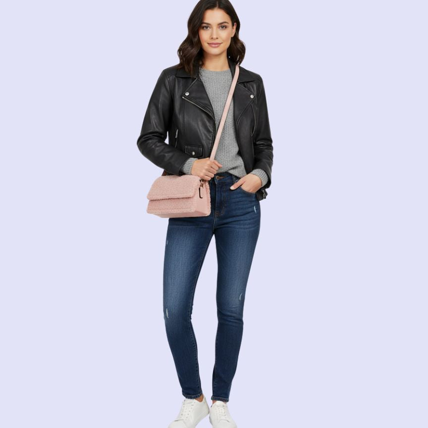 Damenhandtasche im Fell-Leder-Mix: Klein, elegant, trendy