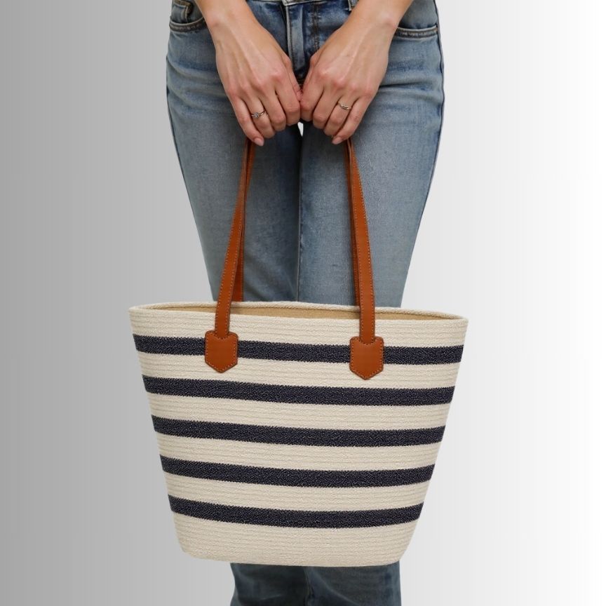 Strohtasche im Korbform - Sommerlicher Begleiter für Picknick & Strand