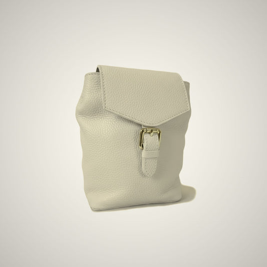 Minimalistischer Lederrucksack in schlichtem Design