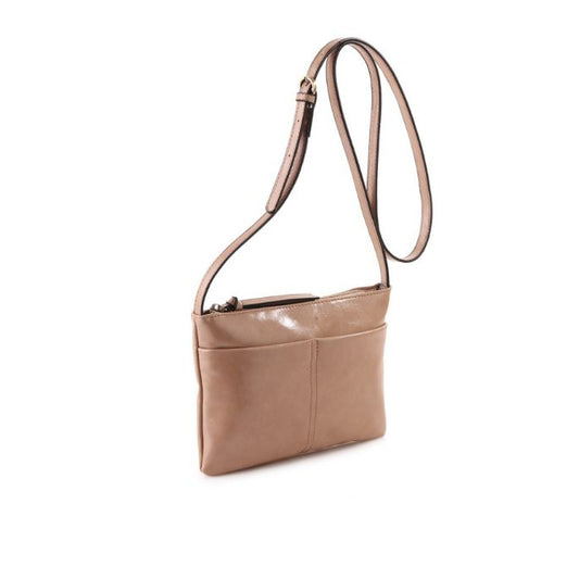 Seitenansicht moderne taupefarbene Abendtasche