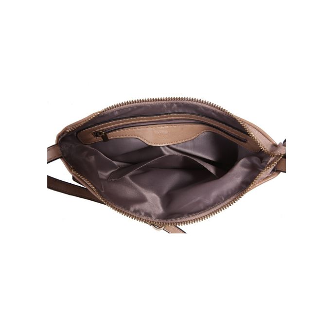 Draufsicht Innenansicht moderne taupefarbene Abendtasche