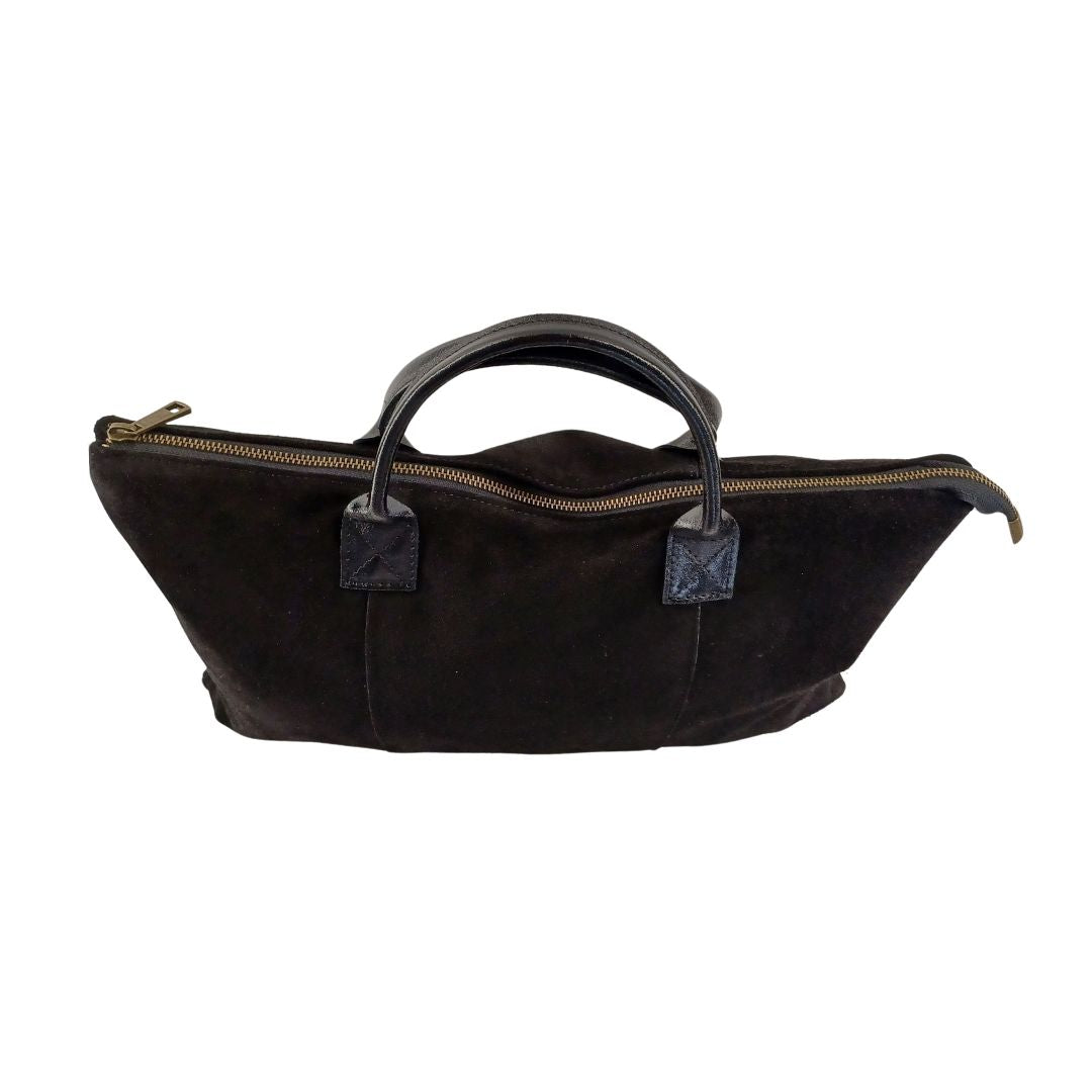 Draufsicht Schwarze Wildleder Handtasche mit stabilen Tragegriffen und abnehmbarem Schultergurt