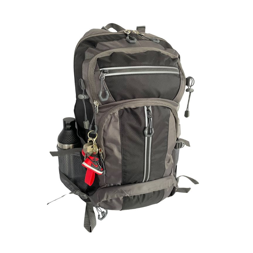 Schwarz grauer Outdoor Rucksack mit Fächern