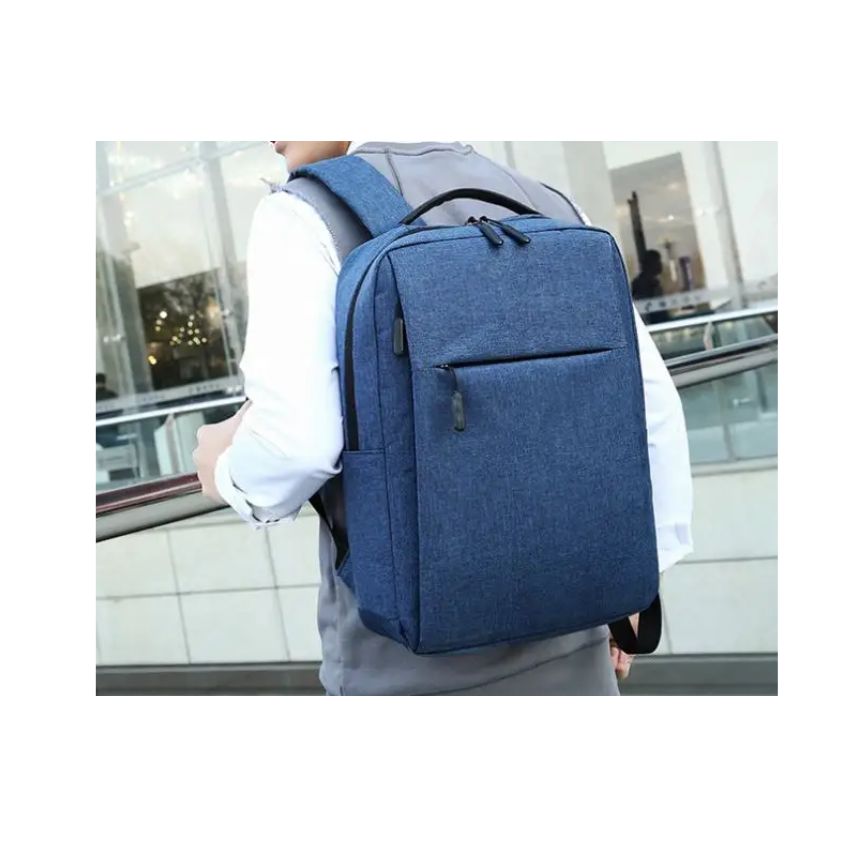 Moderner Rucksack mit USB-Anschluss - 3 Fächer