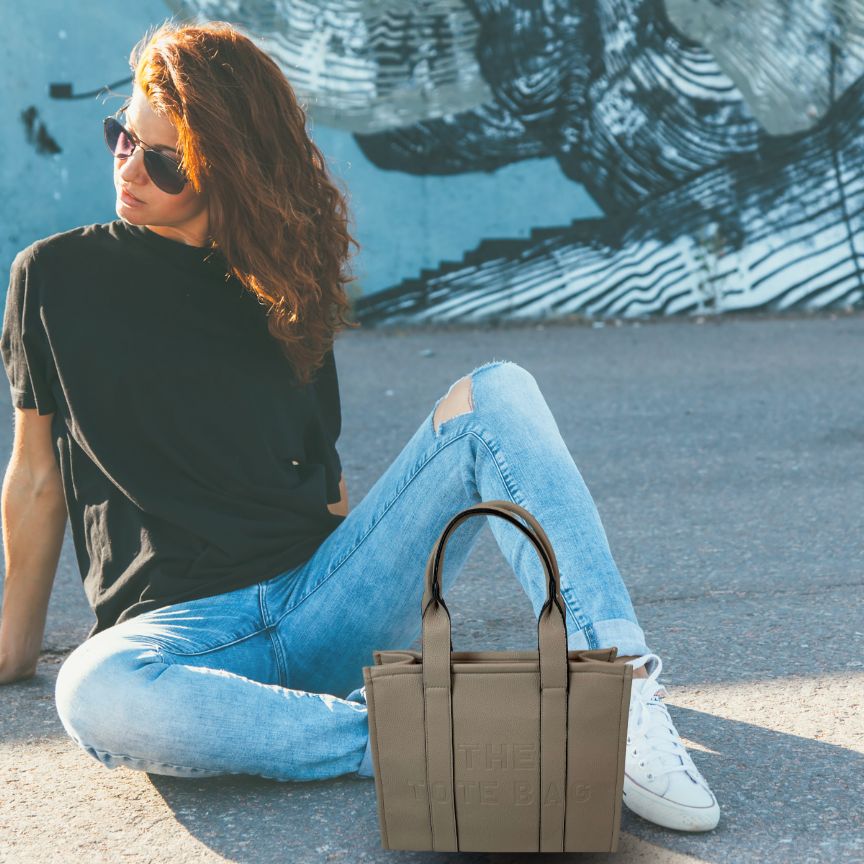 Damen Tote-Bag Umhängetasche Beige mittelgroß beige in Gebrauch