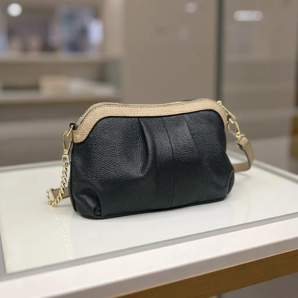 Damenhandtasche mit ketteriemen für besondere Anlässe klein schwarz beige