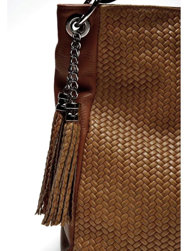 Stilvolle Metalldetails Elegante Braune Echtledertasche im Weblook mit Quastendetail