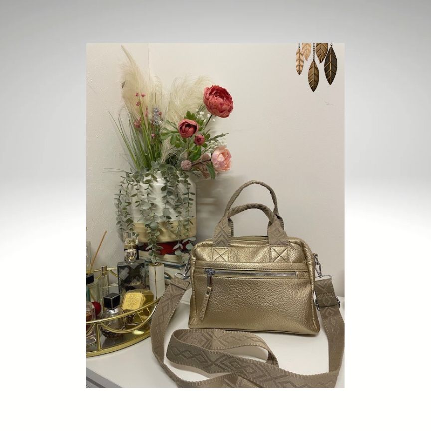 Crossbodybag Damen Alltagstasche  trendy gold mit Hintergrund