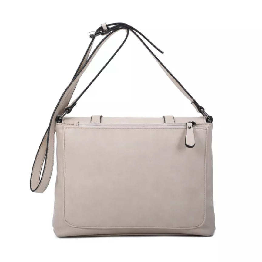 Rückansicht der edlen, eleganten Tasche aus beigem Leder mit Doppelverscluss und langem verstellbarem Riemen