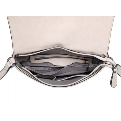 Draufsicht / Innenansicht   der edlen, eleganten Tasche aus beigem Leder mit Doppelverscluss und langem verstellbarem Riemen