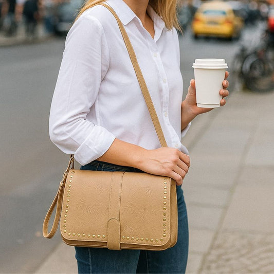 Elegante Damen Handtasche mit Nieten - Alltagstauglich