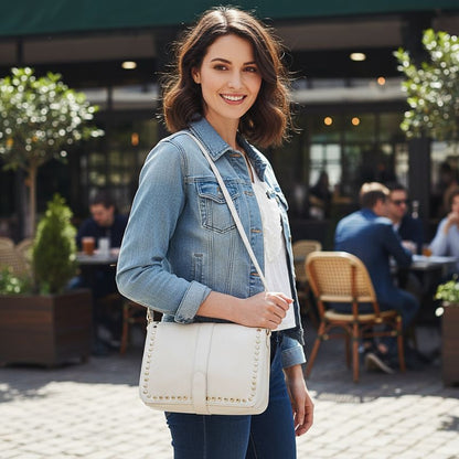 Elegante Damenhandtasche mit Nieten - Alltagstauglich
