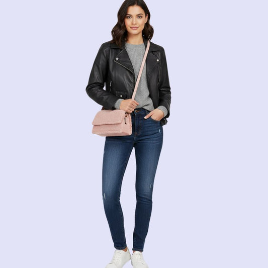 Damenhandtasche im Fell-Leder-Mix: Klein, elegant, trendy
