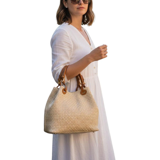 Echtleder-Henkeltasche mit gewebtem Design - mittelgroß, elegant & modern