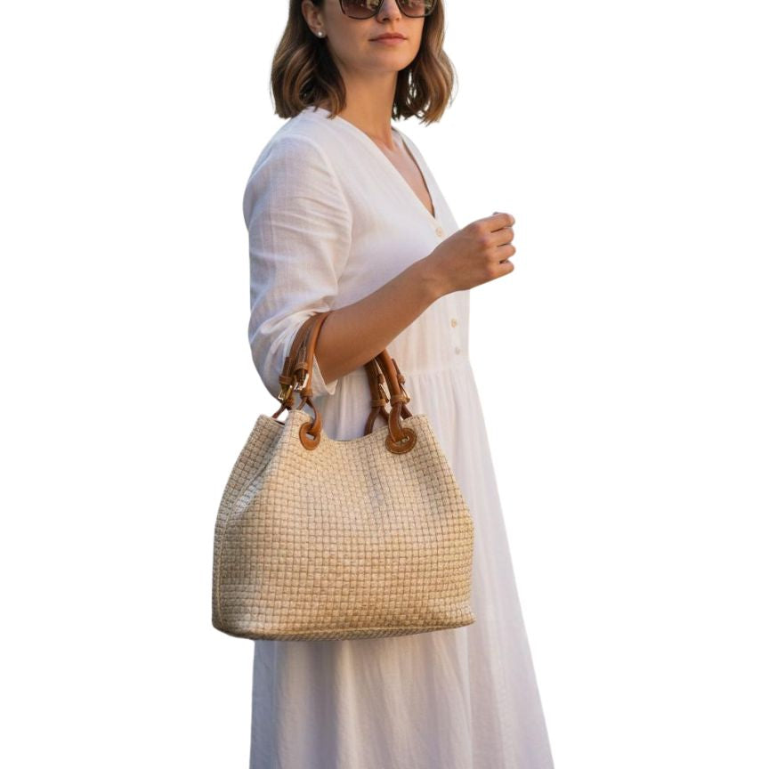 Echtleder-Henkeltasche mit gewebtem Design - mittelgroß, elegant & modern