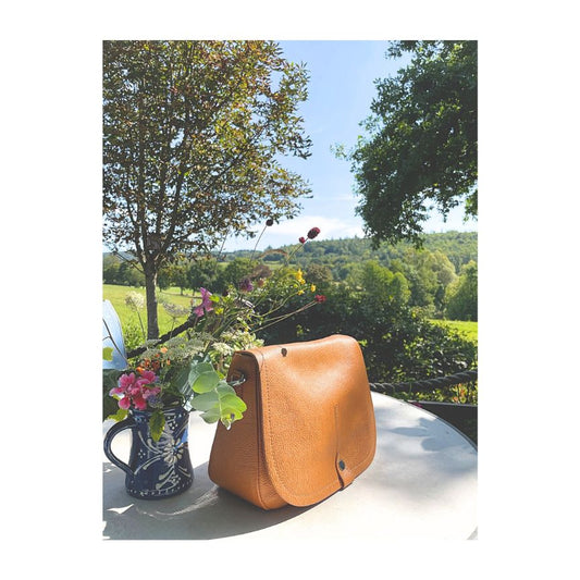 Italienische Leder Henkeltasche für den Alltag - Schultertasche mittelgroß, schlicht
