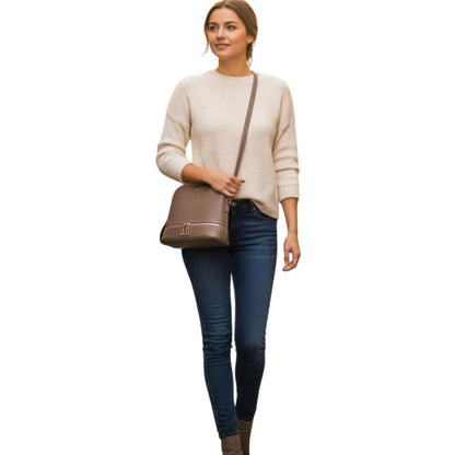 Leder Crossbody-Bag mit dekorativem Silberstreifen - Minimalistisch & Alltagstauglich