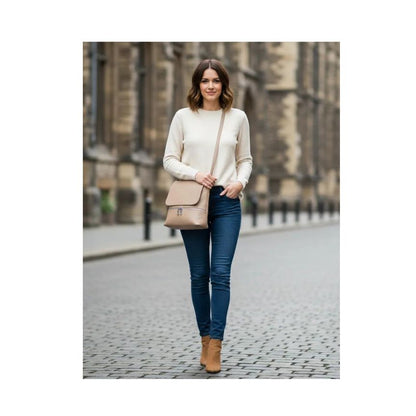 Leder Crossbody-Bag mit Klappe und dekorativem Silberstreifen - Alltagstauglich
