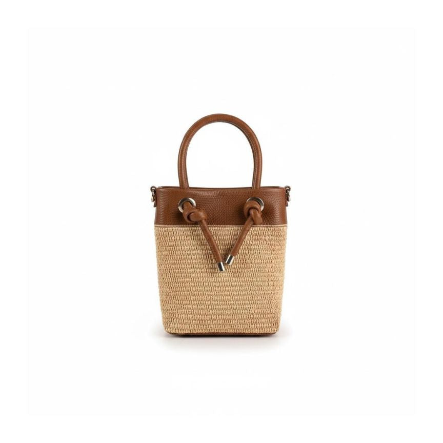 Minimalistische Lederhandtasche mit Strohdetails und Henkeln