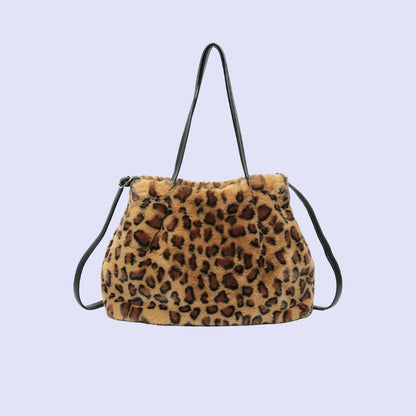 Stilvolle Damen Schultertasche aus Faux-Fur - weich, leicht und modern