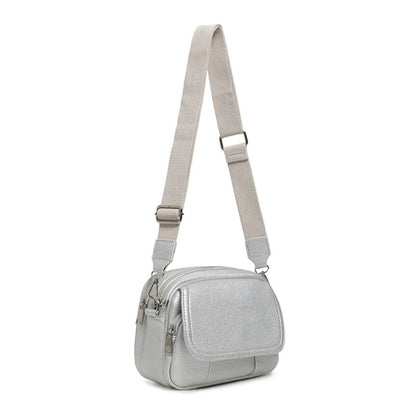 Silbere Crossbody-Bag für den Alltag mit drei fächern und edlen verstellbaren schultergurt
